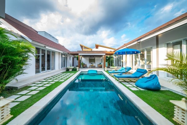 Palm Putri -Tropical Holiday Haven - Beachside Sanur (732)