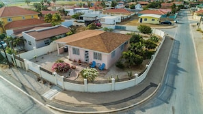 The Casa Rosa Villa Christina is a gracious residence, with an Italian-Caribbean style and sea colors located in the northern part of the island of Aruba, a 10-minute walk from Palm Beach, Marriott, and Carlton Ritz Hotel. (High Rise Hotel Zone)