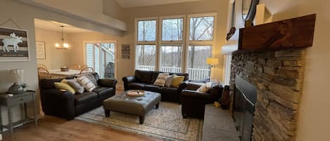 Living Room/Dining Room with Beautiful Lake and Mountain View