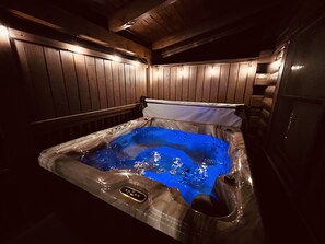 Indoor spa tub