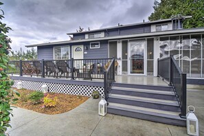 Deck | Outdoor Dining Table | Sunroom