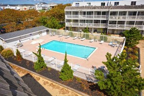 BEACHWALK 24 POOL
