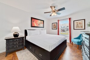 The spacious main suite welcomes you with a plush king-size bed, fine cotton linens, and a ceiling fan for added comfort. Sit by the window and enjoy your new book or simply appreciate the view.