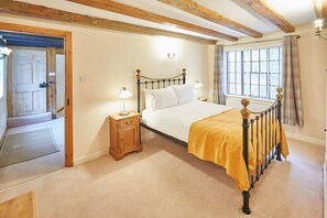 Jacksons Cottage, Whitby - Host & Stay