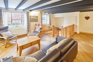 Jacksons Cottage, Whitby - Host & Stay