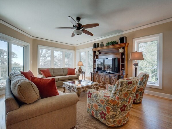 Living Area at 2318 Windsor II with Balcony Access