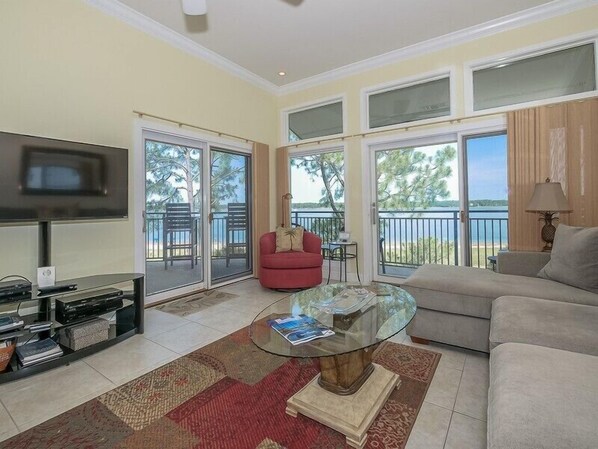 Living Room with Views of the Calibogue Sound from 1898 Beachside Tennis