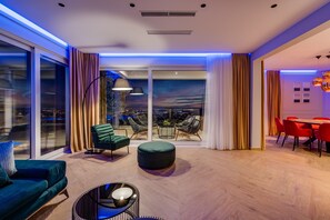 Stylish 5-star villa with 4 en-suite bedrooms, 40sqm pool,whirlpool, gym