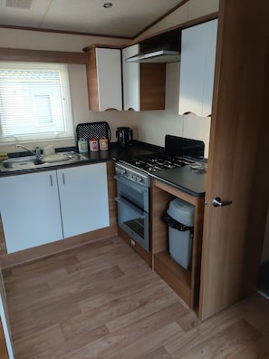 Harbour View 8 Kitchen