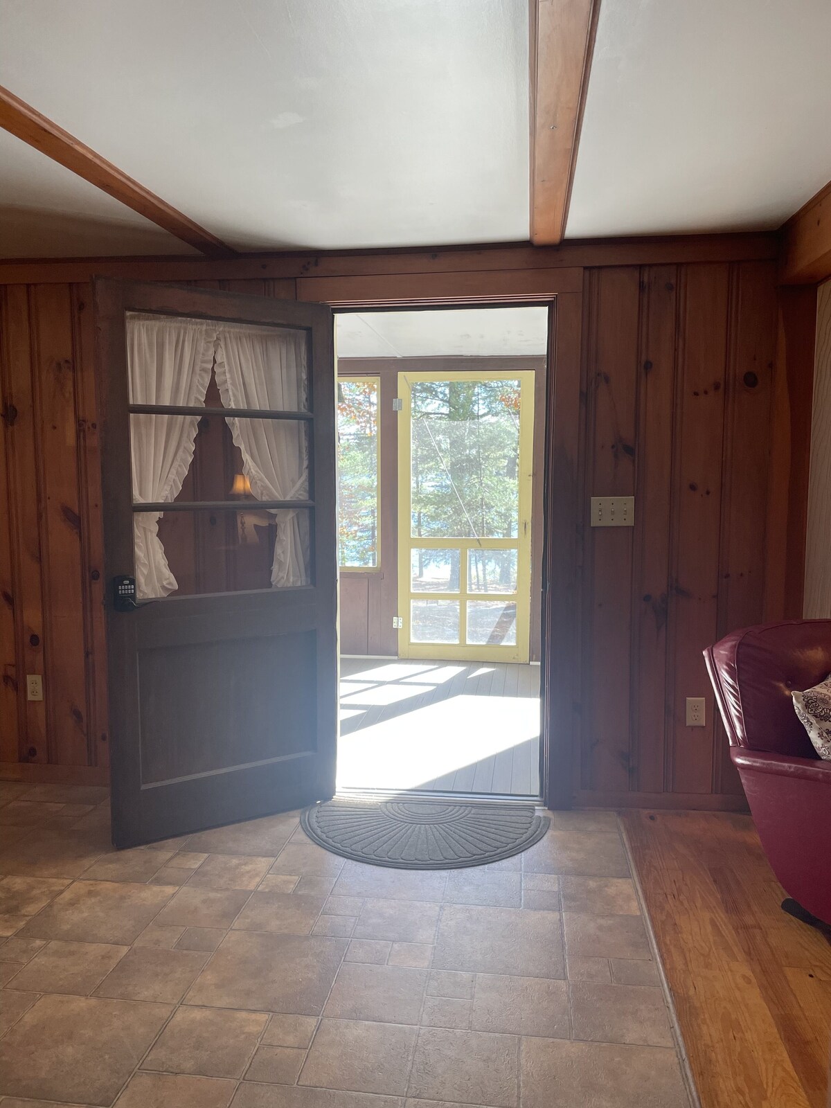 Charming Cabin on Beautiful Big Sebago Lake