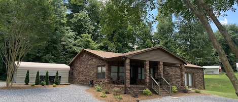 Renovated 1936 Cabin on Guntersville Lake