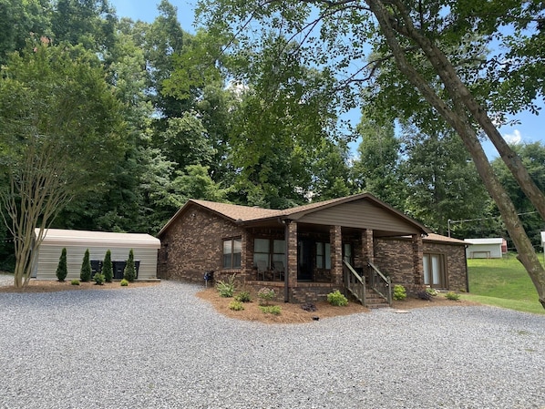 Renovated 1936 Cabin on Guntersville Lake