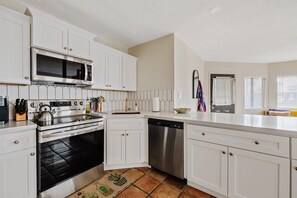 Save on eating out and cook in this fully stocked luxury kitchen!