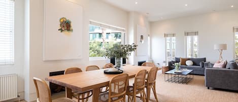 Large, light and bright living and dining space