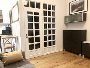 Leavingroom with Entrance to bedroom