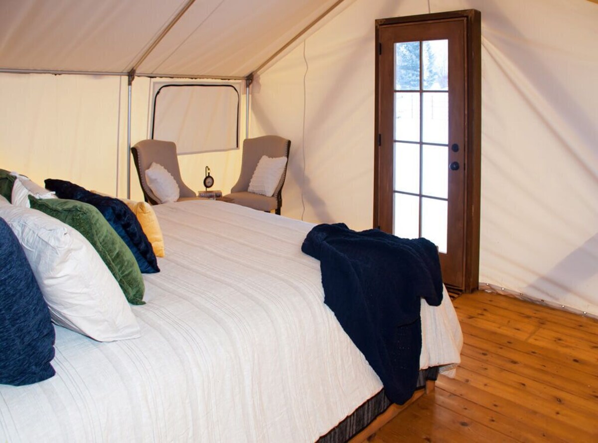320 Safari Luxury Tent – Couples Getaway