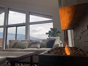 Water-vapor fireplace