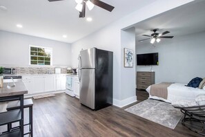 Your newly remodeled studio in the heart of the medical district.