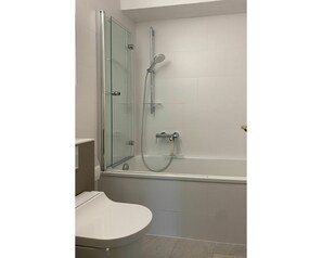 Zapfhahn, Armatur, Eigentum, Duschkopf, Badewanne, Badezimmer, Dusche, Bad Sink, Rechteck, Brausenstange