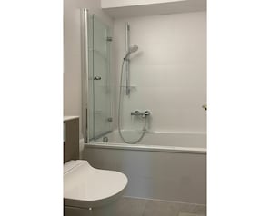 Zapfhahn, Armatur, Eigentum, Duschkopf, Badewanne, Badezimmer, Dusche, Bad Sink, Rechteck, Brausenstange