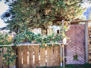 Plante, Bâtiment, Fenêtre, Arbre, Branche, Brindille, Bois, Quartier, Clôture, Zone Résidentielle