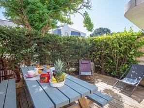 Plant, Sky, Property, Furniture, Nature, Chair, Flowerpot, Table, Tree, Wood