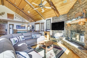 Living Room | 2nd Floor | Smart TV | Gas Fireplace