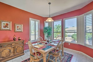 Dining Area | Dishware & Flatware Provided