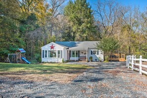 Exterior | Playground | Parking | Driveway (4 Vehicles) | Trailer Parking