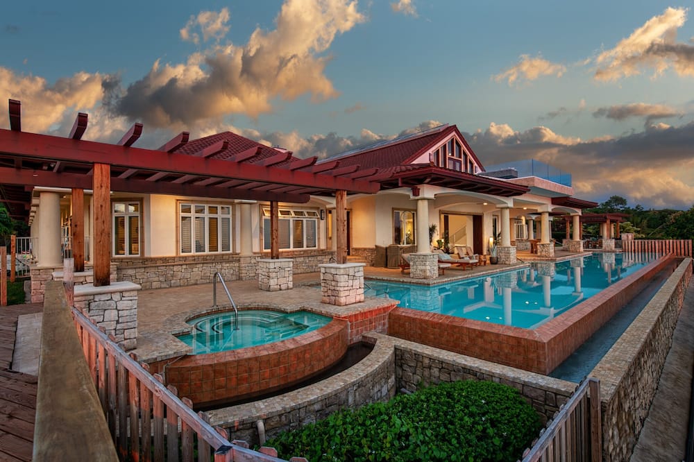 Kailua-Kona Estate Luxury Mansion