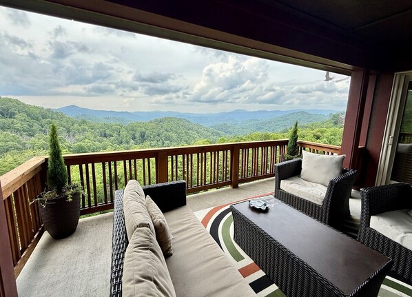Mountain View and Furniture 