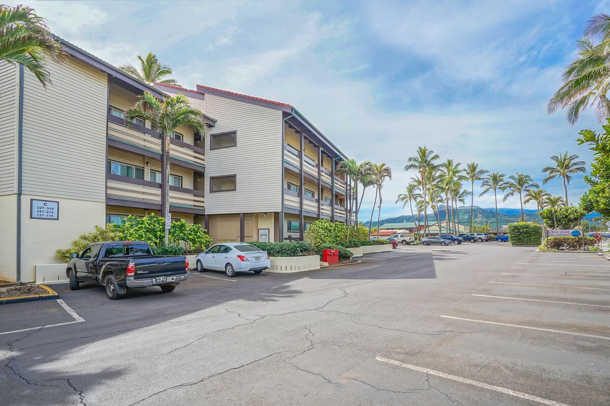 Kapaa Shore Resort C324, Central Location, Ocean Views, Washer & Dryer!