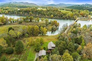 Enjoy a spacious private property with Ozark mountain views & direct access to the banks of the White River!