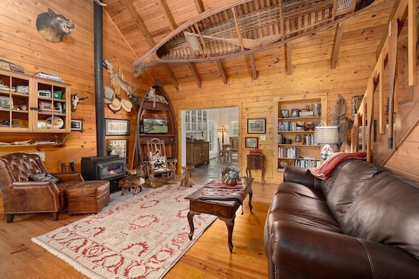 Welcome to Papa's Place - a log cabin retreat located ON the shore of the White River!
