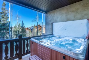 1.2-lodge-at-belvedere-mountain-village-vacation-rental-Hot-Tub