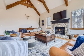 Great room with cathedral ceilings