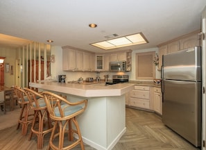 Full Equipped Kitchen with Breakfast Bar at 113 Barrington Court