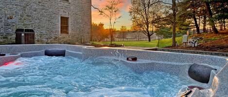 Bañera de hidromasaje al aire libre