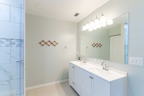 Master vanity with his/hers sink