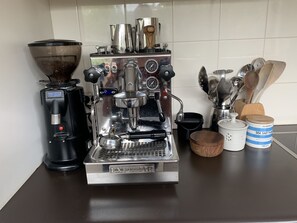 Coffee machine and grinder for caffeine addicts