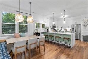 Dining delight! Lots of space to spread out and hang during your trip.
