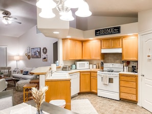 Kitchen equipped with all you need to make delicious meals.