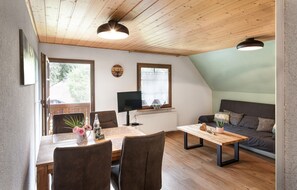 Ferienwohnung Kleine Auszeit, 55qm, 2 Schlafzimmer, max. 4 Personen-Essbereich