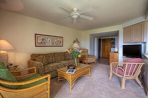 tropical decor with ceiling fans