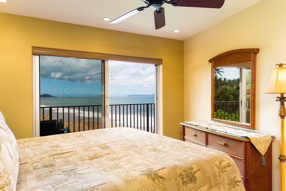 Hale Hui Kai 211 Two Bedroom Two bath with Large Lanai overlooking the beach