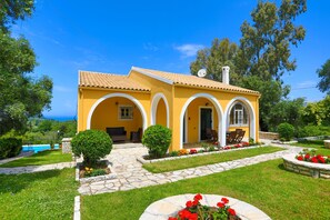 Front garden and terraces