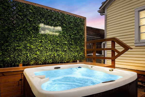 Bain à remous extérieur