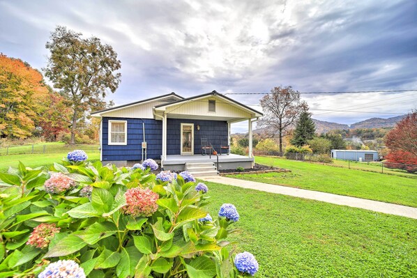 Asheville Vacation Rental | 2BR | 2BA | Stairs Required | 1,300 Sq Ft