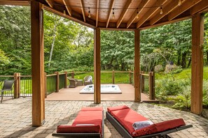 Exterior - Hot tub