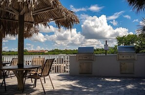 BBQ area, a perfect place for family and friends gathering!
